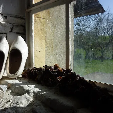 Quaint In Tailly, Cleaning Included *
